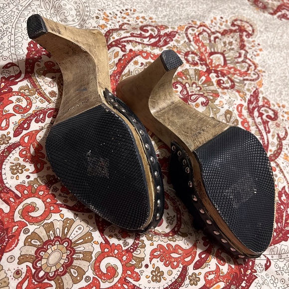 Authentic Prada heels - Picture 3 of 6